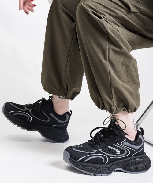 yuue' ( wear )(ユーイ)の「厚底ボリュームダッドスニーカー/スポーツシューズ(スニーカー・レディース・シルバー/ブラック・24.5cm/23.5cm)」の4枚目の写真