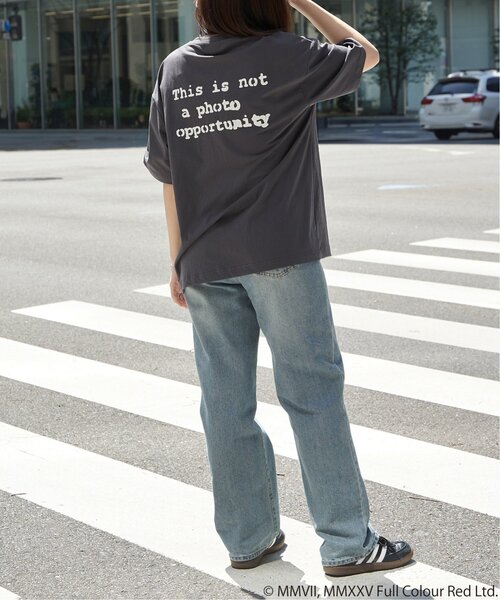 VENCEEXCHANGE(ヴァンスエクスチェンジ)の「【接触冷感】Banksy バンクシー Girl with Balloon プリントT(Tシャツ/カットソー・メンズ・ブラック/チャコール/アイボリー・L/M/LL)」の22枚目の写真