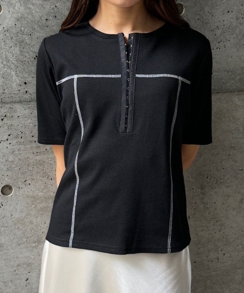 CIEL'AIR（シエルエアー）の「PIPING HOOK TOP（ﾊﾟｲﾋﾟﾝｸﾞﾎｯｸﾄｯﾌﾟ）（Tシャツ/カットソー・レディース・ブラック/アイボリー・FREE）」の2枚目の写真