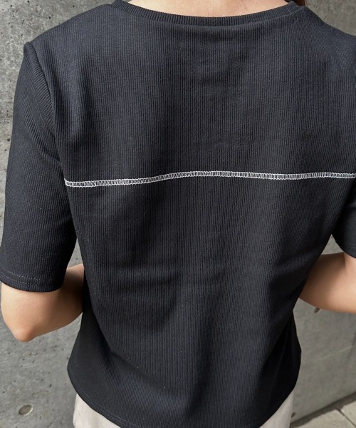 CIEL'AIR（シエルエアー）の「PIPING HOOK TOP（ﾊﾟｲﾋﾟﾝｸﾞﾎｯｸﾄｯﾌﾟ）（Tシャツ/カットソー・レディース・ブラック/アイボリー・FREE）」の3枚目の写真
