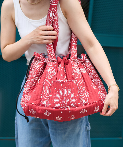 FREAK'S STORE（フリークスストア）の「【Beach & Festival】バンダナ柄 2WAY巾着トートバッグ（トートバッグ・レディース・レッド/ブラウン/ブラック・ONE SIZE）」の9枚目の写真