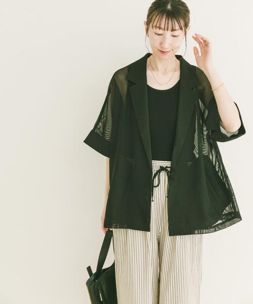ITEMS URBANRESEARCH(アイテムズ アーバンリサーチ)の「メッシュ半袖ジャケット(ノーカラージャケット・レディース・ベージュ/ブラック・FREE)」の4枚目の写真