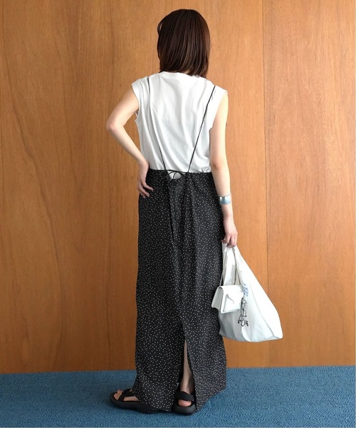 SLOBE IENA(スローブイエナ)の「《2枚セット/追加2》アイラインキャミワンピース×ノースリーブTEEセット(ワンピース・レディース・ブラック/ブラックミックス・FREE)」の4枚目の写真