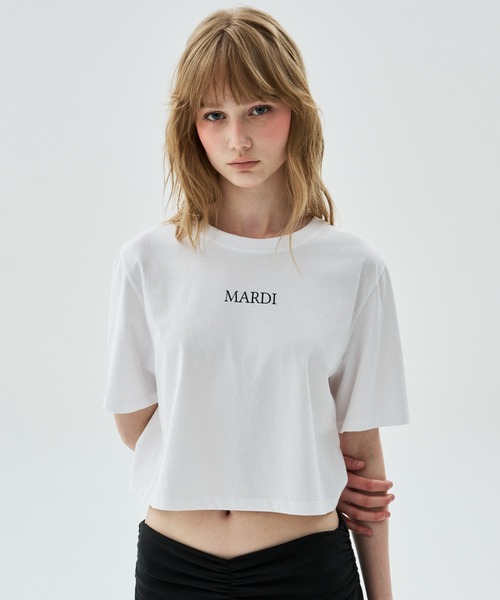 Mardi Mercredi(マルディメクルディ)の「CROPPED BASIC TSHIRT MARDI SERIF LOGO / クロップド ベーシック Tシャツ マルディ セリフ ロゴ(Tシャツ/カットソー・レディース・ブラック/グレー/ホワイト・FREE)」の1枚目の写真
