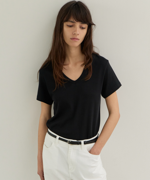 LEVAR(レバー)の「All-day Cotton V-neck T-shirt - Black(Tシャツ/カットソー・レディース・その他・SMALL/MEDIUM)」の1枚目の写真