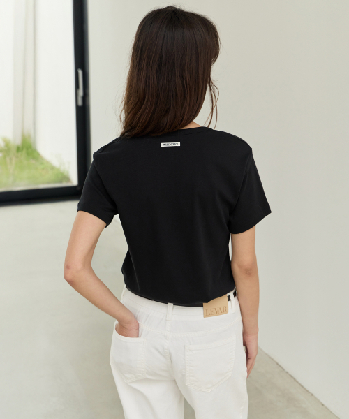 LEVAR(レバー)の「All-day Cotton V-neck T-shirt - Black(Tシャツ/カットソー・レディース・その他・SMALL/MEDIUM)」の2枚目の写真