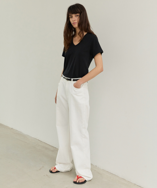 LEVAR(レバー)の「All-day Cotton V-neck T-shirt - Black(Tシャツ/カットソー・レディース・その他・SMALL/MEDIUM)」の3枚目の写真