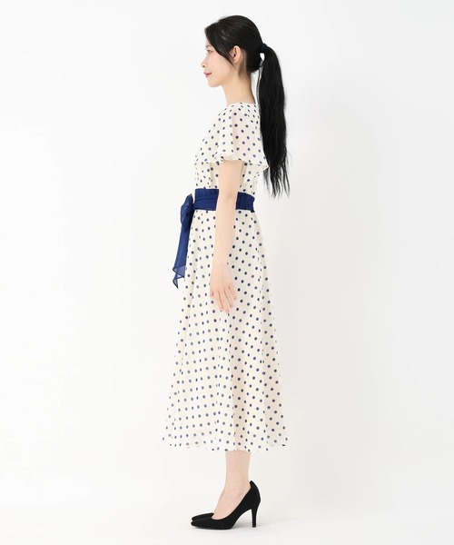 STRAWBERRY-FIELDS（ストロベリーフィールズ）の「ミスティドットⅡ_ドットプリントワンピース（Tシャツ/カットソー・レディース・ホワイト×ブルー/ホワイト×ブラック・2）」の11枚目の写真