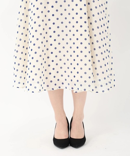STRAWBERRY-FIELDS（ストロベリーフィールズ）の「ミスティドットⅡ_ドットプリントワンピース（Tシャツ/カットソー・レディース・ホワイト×ブルー/ホワイト×ブラック・2）」の17枚目の写真