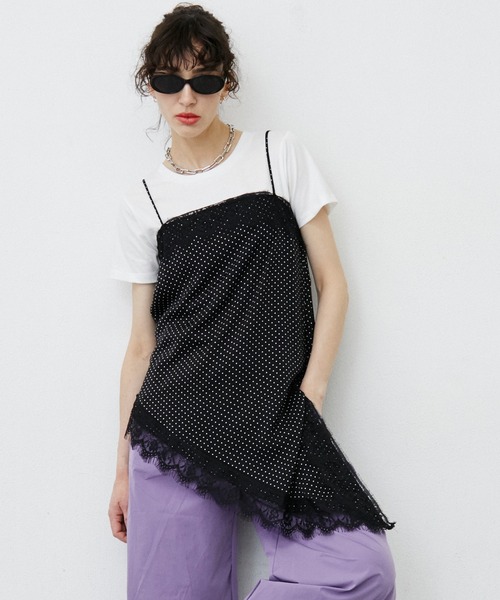 uyu.(ウユ)の「Dot Pattern Asymmetry Lace Camisole Dress/ドット柄アシンメトリーレースキャミワンピース(キャミソール・レディース・ホワイト/ブラック・FREE)」の1枚目の写真