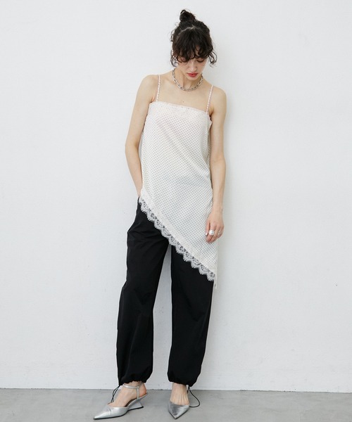 uyu.(ウユ)の「Dot Pattern Asymmetry Lace Camisole Dress/ドット柄アシンメトリーレースキャミワンピース(キャミソール・レディース・ホワイト/ブラック・FREE)」の4枚目の写真