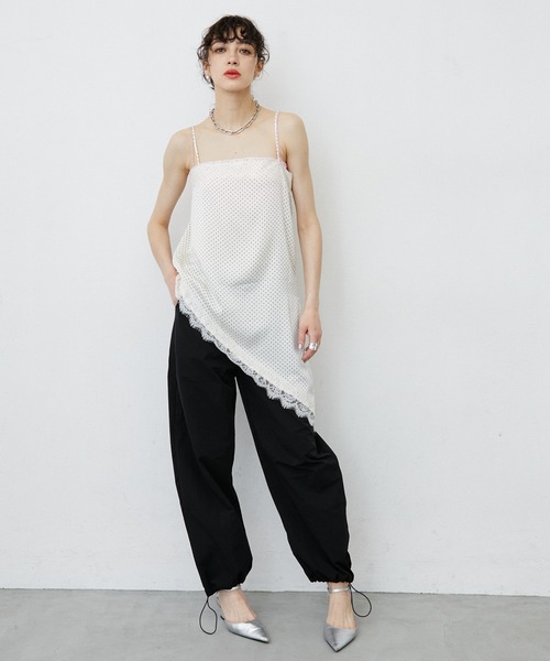uyu.(ウユ)の「Dot Pattern Asymmetry Lace Camisole Dress/ドット柄アシンメトリーレースキャミワンピース(キャミソール・レディース・ホワイト/ブラック・FREE)」の6枚目の写真