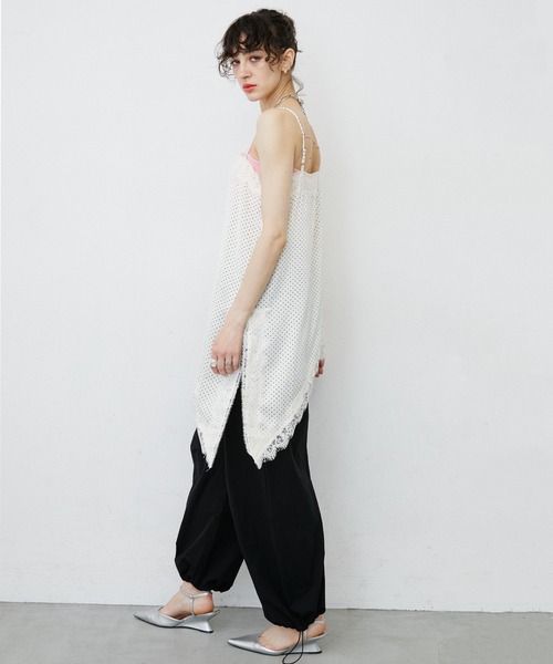 uyu.(ウユ)の「Dot Pattern Asymmetry Lace Camisole Dress/ドット柄アシンメトリーレースキャミワンピース(キャミソール・レディース・ホワイト/ブラック・FREE)」の7枚目の写真