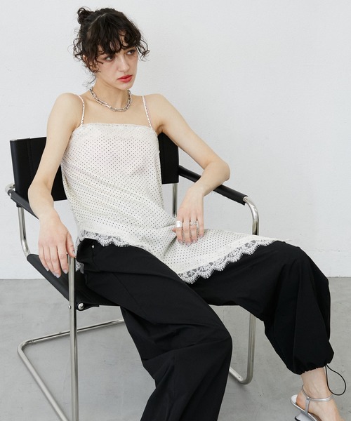 uyu.(ウユ)の「Dot Pattern Asymmetry Lace Camisole Dress/ドット柄アシンメトリーレースキャミワンピース(キャミソール・レディース・ホワイト/ブラック・FREE)」の13枚目の写真