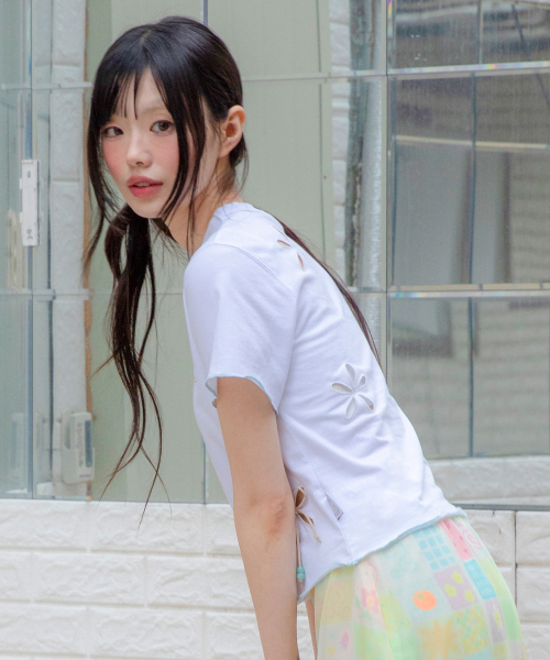 RuNaKi'Hu'(ルナキフ)の「WXT101 ムグケパンチングチェックアプリケTシャツ (ホワイト)(Tシャツ/カットソー・レディース・その他・1/2)」の1枚目の写真