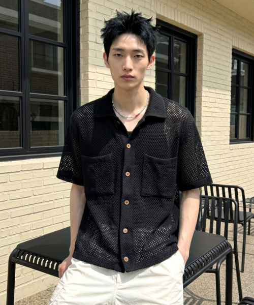 UNDEROFF(アンダーオフ)の「ツーポケットクロップメッシュ半袖シャツブラック(シャツ/ブラウス・メンズ・ブラック・LARGE/MEDIUM/X-LARGE)」の1枚目の写真