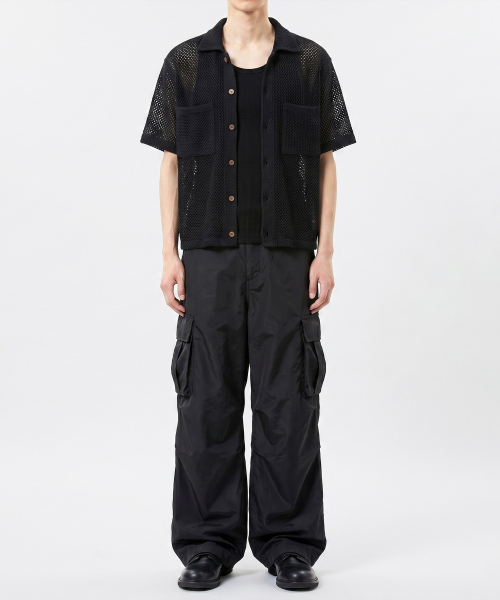 UNDEROFF(アンダーオフ)の「ツーポケットクロップメッシュ半袖シャツブラック(シャツ/ブラウス・メンズ・ブラック・LARGE/MEDIUM/X-LARGE)」の2枚目の写真
