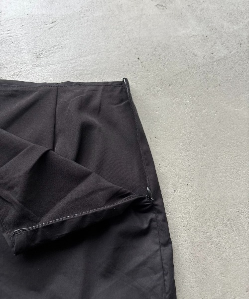 Rohwel(ローウェル)の「Stud Frill Mini Skirt / スタッドフリルミニスカート(スカート・レディース・ブラック/ホワイト・FREE)」の12枚目の写真