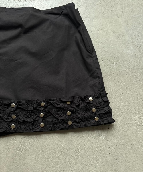 Rohwel(ローウェル)の「Stud Frill Mini Skirt / スタッドフリルミニスカート(スカート・レディース・ブラック/ホワイト・FREE)」の11枚目の写真