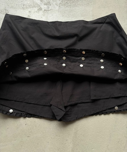 Rohwel(ローウェル)の「Stud Frill Mini Skirt / スタッドフリルミニスカート(スカート・レディース・ブラック/ホワイト・FREE)」の13枚目の写真