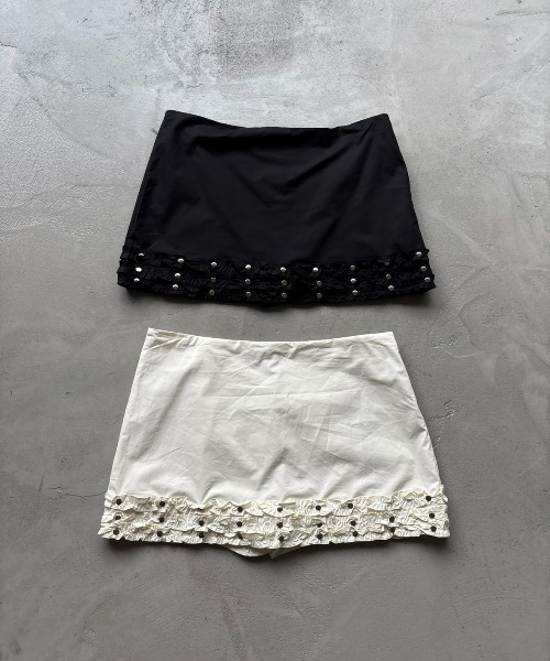 Rohwel(ローウェル)の「Stud Frill Mini Skirt / スタッドフリルミニスカート(スカート・レディース・ブラック/ホワイト・FREE)」の9枚目の写真