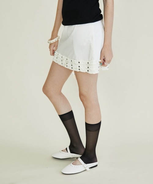 Rohwel(ローウェル)の「Stud Frill Mini Skirt / スタッドフリルミニスカート(スカート・レディース・ブラック/ホワイト・FREE)」の8枚目の写真