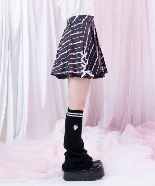 mine by LAFARY(マインバイラファリー)の「《ビビちゃん×mine》いちごプリーツスカート(スカート・レディース・ブラック/ピンク・FREE)」の4枚目の写真