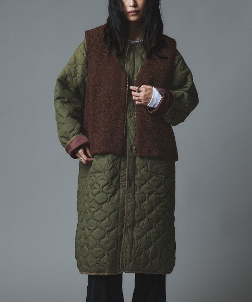 W:Huku(フーク)の「オニオン キルト ロング コート ボアベスト セット / Onion Quilt Long Coat Set(ダウンジャケット/コート・レディース・カーキ/ライトベージュ/ブラック・FREE)」の3枚目の写真