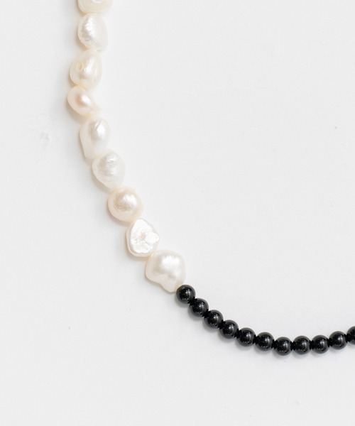 PRANK PROJECT(プランクプロジェクト)の「バロックパール×オニキスネックレス / Baroque Pearl × Onyx Necklace(ネックレス・レディース・マルチ・FREE)」の4枚目の写真