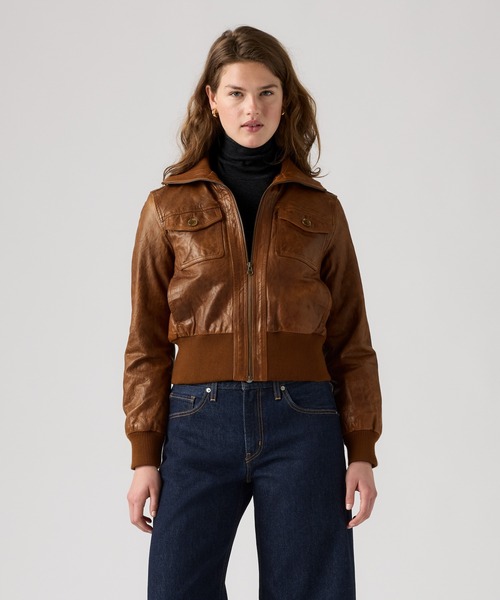 Levi's(リーバイス)の「Levi's/リーバイス KIRA SHRUNKEN ボンバージャケット(ブルゾン・レディース・ブラウン・M/XS/S)」の2枚目の写真