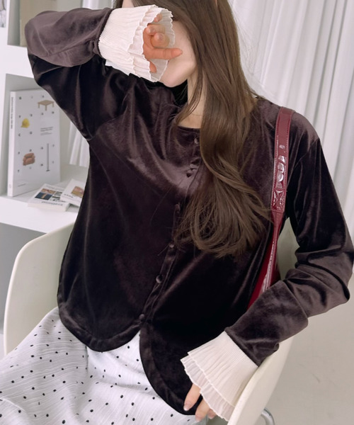 Ada.(エイダ)の「袖口 シアー フリル ベロア カーディガン(カーディガン/ボレロ・レディース・ブラウン/ブラック・FREE)」の3枚目の写真