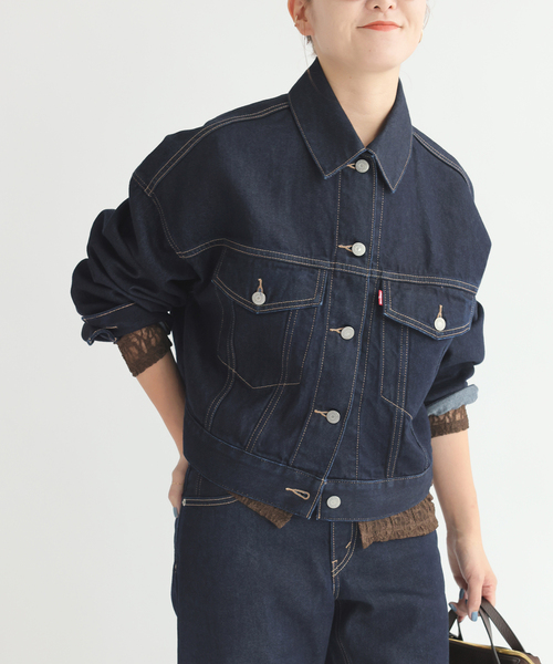 Spick & Span(スピックアンドスパン)の「《別注》LEVI’S(R) for Spick & Span LOOSE CROP TRUCKER(デニムジャケット・レディース・ネイビー・SMALL)」の2枚目の写真