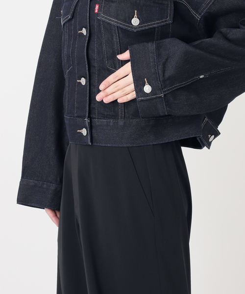 Spick & Span(スピックアンドスパン)の「《別注 / 》LEVI’S for Spick & Span LOOSE CROP TRUCKER(デニムジャケット・レディース・ネイビー・SMALL)」の9枚目の写真