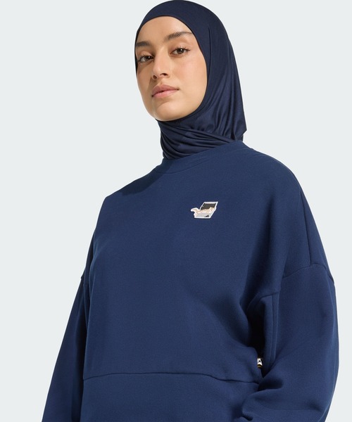 adidas(アディダス)の「キャット パッチ グラフィック スウェットシャツ / トレーナー / アディダス adidas(スウェット・レディース・ブルー・XX-LARGE/LARGE/MEDIUM/SMALL/X-LARGE/X-SMALL)」の4枚目の写真