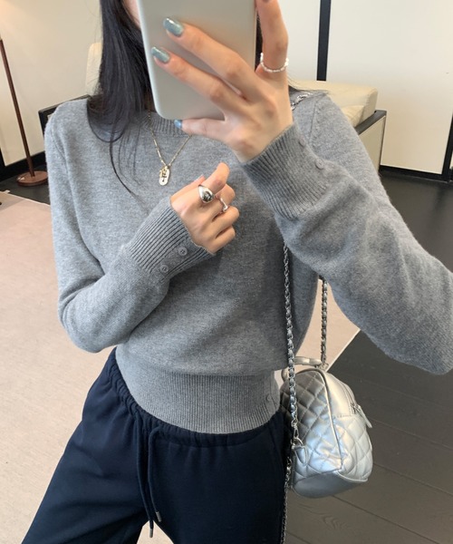 AMAJI(アマジ)の「クルーネック ウエストマーク ショート丈 タイトニットトップス(ニット/セーター・レディース・ホワイト/ブラック/グレー/ライトピンク・SMALL/MEDIUM/LARGE)」の3枚目の写真