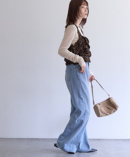DISCOAT(ディスコート)の「【WEB限定】花柄シャーリングビスチェ(キャミソール・レディース・ブラウン/ブラック・FREE)」の18枚目の写真