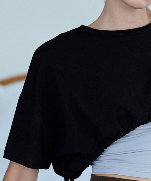 DEVIWEAR(デヴィウェア)の「LOOXP シャーリングクロップド DEVI-T0159-ブラック(Tシャツ/カットソー・レディース・ブラック・FREE)」の4枚目の写真