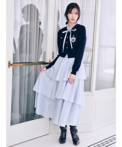 SNIDEL（スナイデル）の「エンブレムカーデティアードセットワンピース（ワンピース・レディース・ネイビー/ブラウン・F）」の2枚目の写真