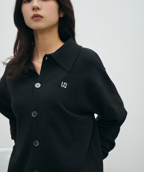 UNDERSTATEMENTs(アンダーステイトメント)の「【ユニセックス】ワンポイント刺繍ニットシャツ/ニットカーディガン(ニット/セーター・メンズ・ネイビー/ライトグレー/ブラック・MEDIUM/LARGE)」の1枚目の写真