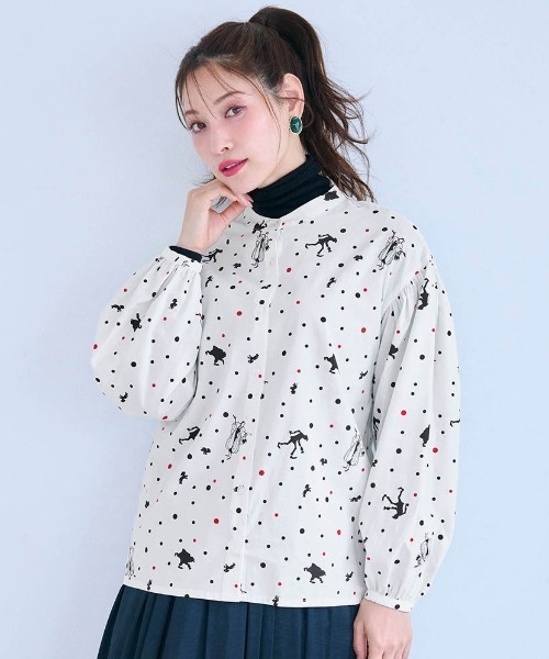 Disney(ディズニー)の「総柄プリントブラウス「101匹わんちゃん/クルエラ」(シャツ/ブラウス・レディース・ホワイト系その他・LL/L/M)」の2枚目の写真