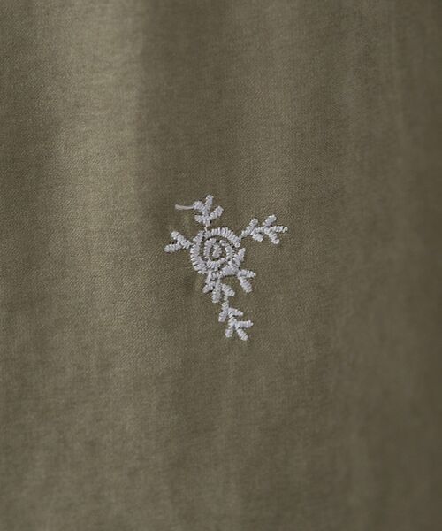 earth music&ecology(アースミュージックアンドエコロジー)の「総刺繍リラックスストレートパンツ(その他パンツ・レディース・カーキ/ブラック/アイボリー・FREE)」の16枚目の写真