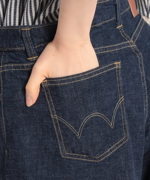 SHOO・LA・RUE（シューラルー）の「EDWIN別注 ストレッチワイドバギーパンツ（デニムパンツ・レディース・ブルー系1/ブルー・03/02/01）」の6枚目の写真