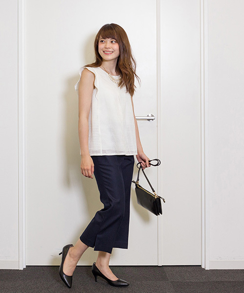 NATURAL BEAUTY BASIC(ナチュラルビューティーベーシック)の「レザーマルチトラベルポシェット(クラッチバッグ・レディース・ブラック/ベージュ系その他/ピンク/ダークベージュ・フリ-)」の17枚目の写真