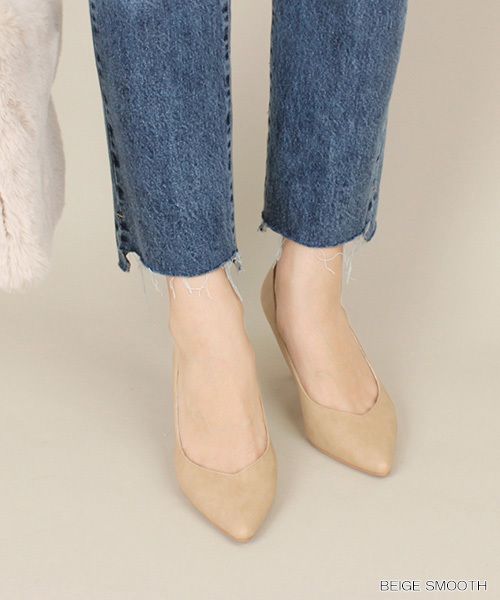 RANDA（ランダ）の「足幅ゆったり3E/Vカットプレーンパンプス（パンプス・レディース・その他/グレー系その他/ブルー/アイボリー/ベージュ/ブラック/ベージュ系その他/レッド/ピンク/ブラック系その他/ライトブルー/ゴールド系その他/プラム/ダークブルー/ブラック系その他7/その他2/ピンク系その他/その他3・24/23.5/22.5/22/24.5/25.5/25/23/21/21.5）」の7枚目の写真