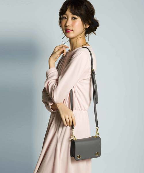 PLAIN CLOTHING（プレーンクロージング）の「チェーンミニショルダーバッグ【PLAIN CLOTHING】（ショルダーバッグ・レディース・ベージュ/ネイビー/グレー/アイボリー/ブラック/レッド・FREE）」の16枚目の写真