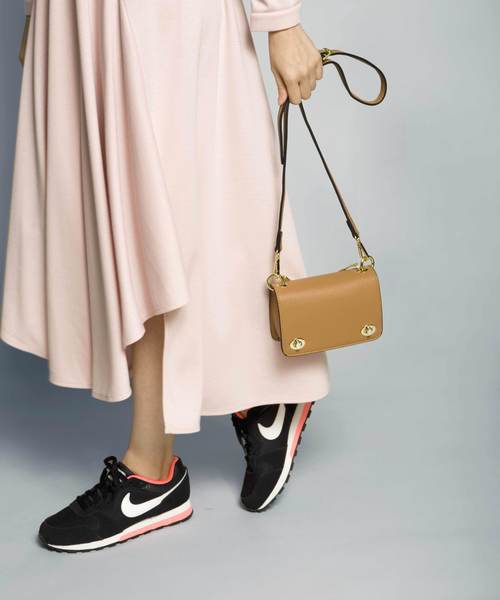 PLAIN CLOTHING（プレーンクロージング）の「チェーンミニショルダーバッグ【PLAIN CLOTHING】（ショルダーバッグ・レディース・ベージュ/ネイビー/グレー/アイボリー/ブラック/レッド・FREE）」の17枚目の写真