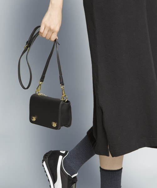 PLAIN CLOTHING（プレーンクロージング）の「チェーンミニショルダーバッグ【PLAIN CLOTHING】（ショルダーバッグ・レディース・ベージュ/ネイビー/グレー/アイボリー/ブラック/レッド・FREE）」の21枚目の写真