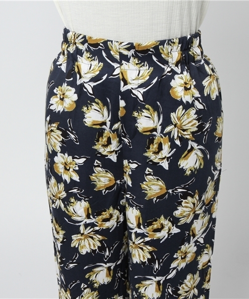 MOUSSY（マウジー）の「FLOWER SATIN PANTS（その他パンツ・レディース・ピンク系その他/ダークネイビー/ブラック系その他・1/2）」の7枚目の写真