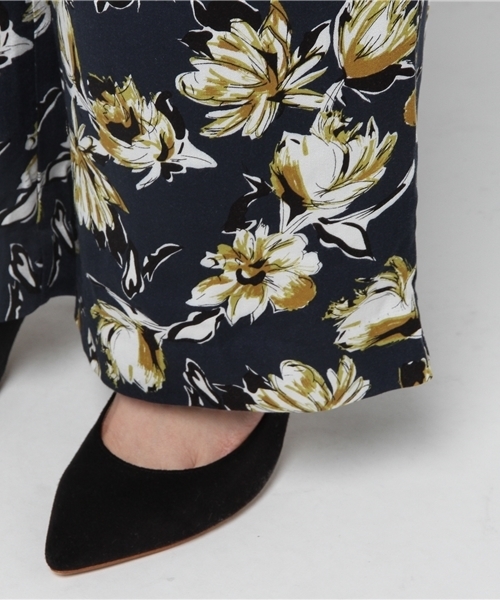 MOUSSY（マウジー）の「FLOWER SATIN PANTS（その他パンツ・レディース・ピンク系その他/ダークネイビー/ブラック系その他・1/2）」の10枚目の写真