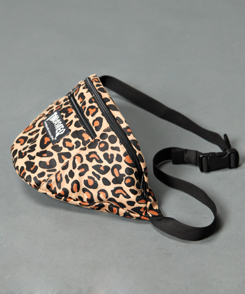 THRASHER(スラッシャー)の「ヒョウガラボディバッグ(ショルダーバッグ・メンズ・その他1・FREE)」の2枚目の写真